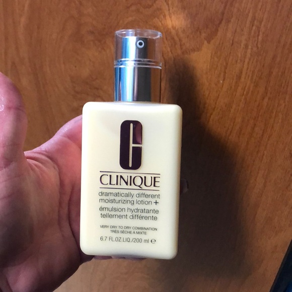 Clinique - Picture 1 of 4